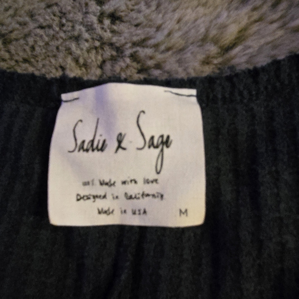 Sadie & Sage Two Piece Short Set - Picture 4 of 4